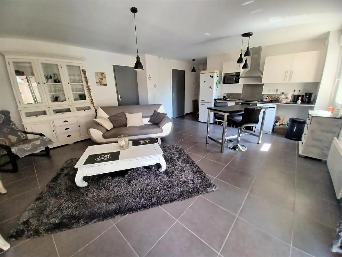 L'isle sur la sorgue, appartement 2 pièces.  LʼIsle-sur-la-Sorgue