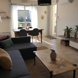 Appartement Ensoleille-terrasse - Parking Gratuit - Isle Sur La Sorgue, LʼIsle-sur-la-Sorgue