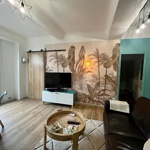 Appartement Sasha'blue-terrasse Jardin-park-clim-piscine, LʼIsle-sur-la-Sorgue